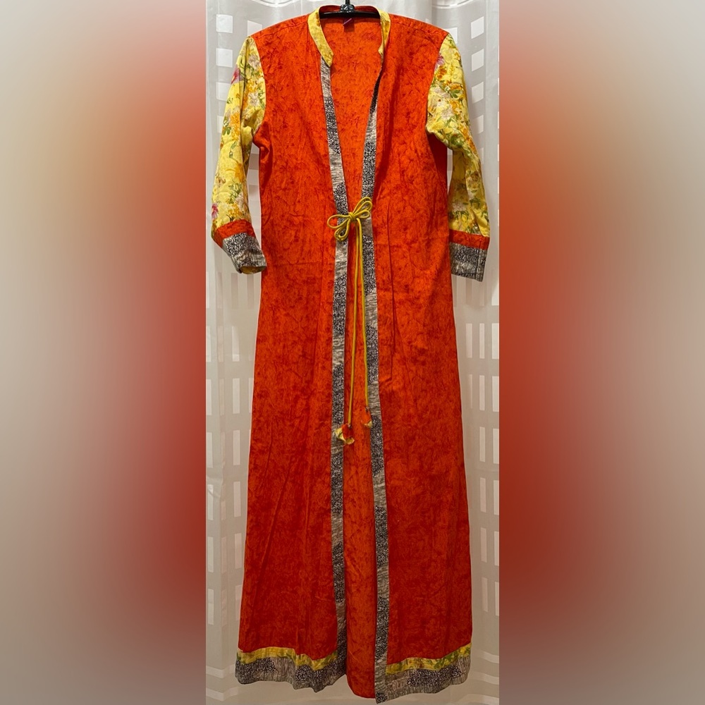 VTG Tunic robe extra, small,red & yellow ties front VTG